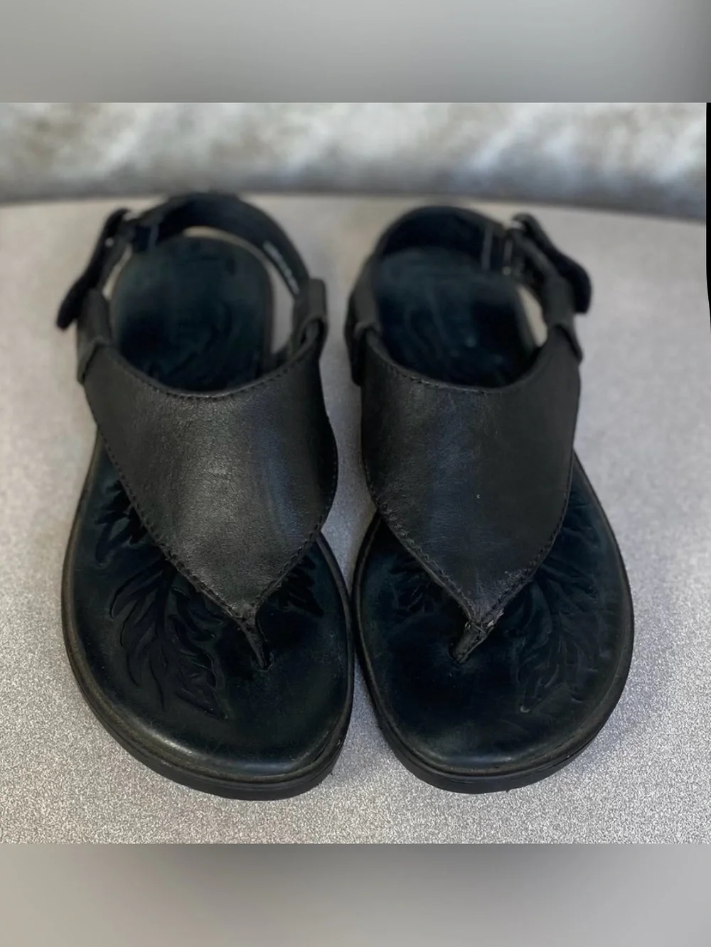 Born Black Leather Thong Style Adjustable Back Strap Sandals Size 6